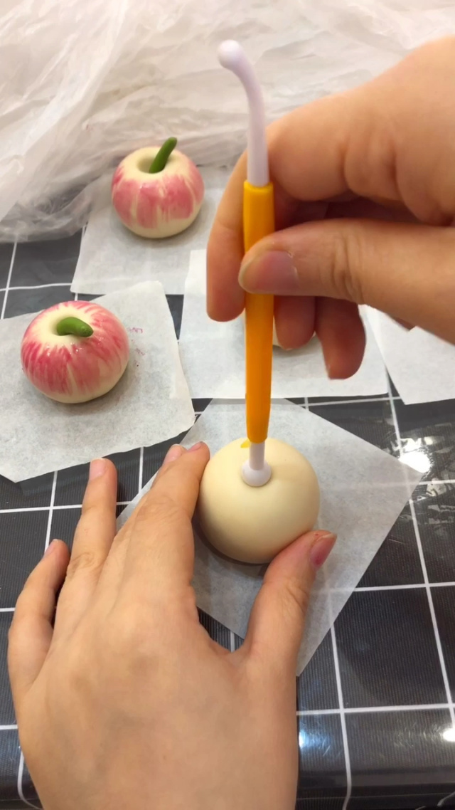 小苹果老人版教程(小苹果老年广场舞视频要简单的步伐)-第11张图片-有道翻译官网